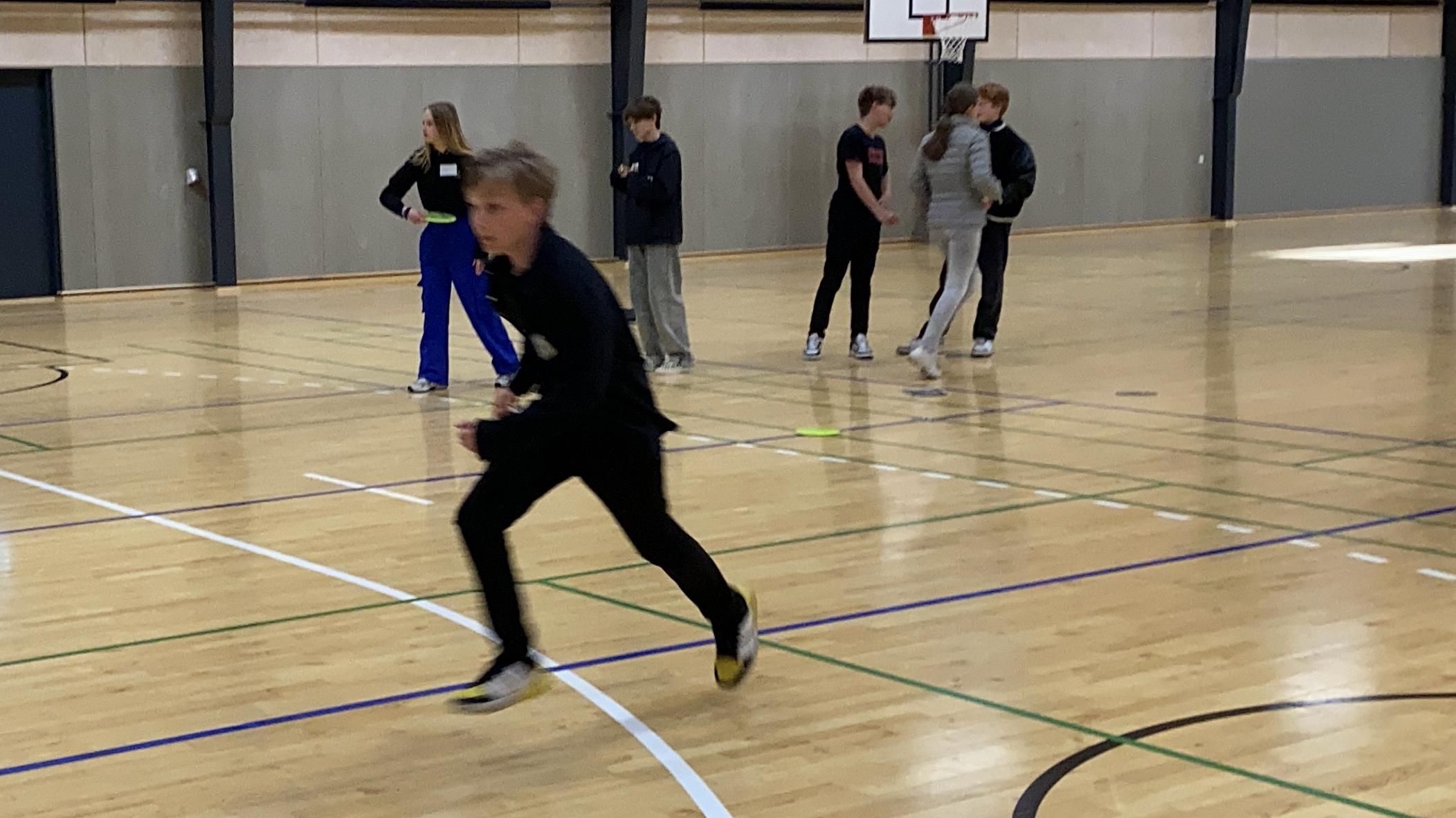 Fuld fart i hallen